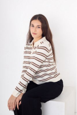 Светр жіночий